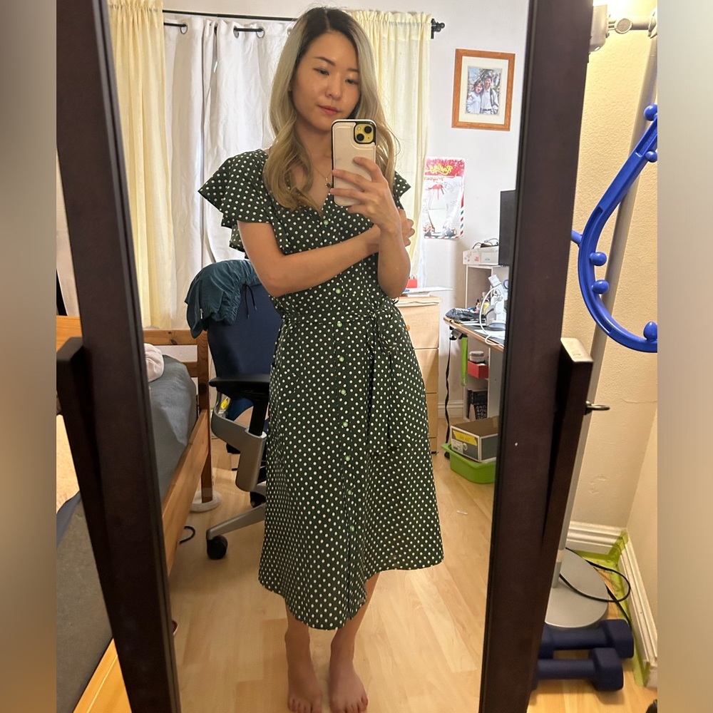 No filter no app just camera on iPhone. Selling beautiful vintage dress 💒🔔👸